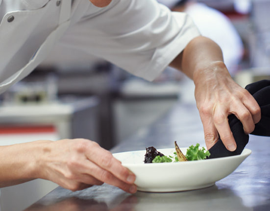 Wie runt de keuken? Cheffes!